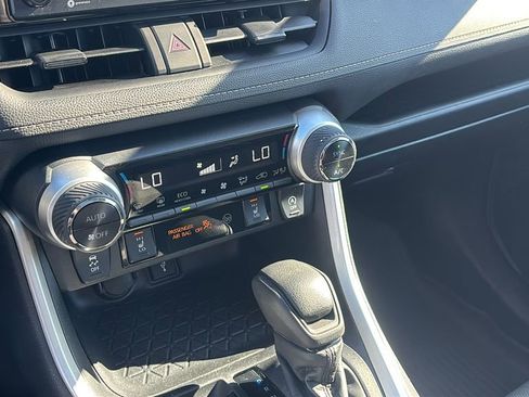 Used 2022 Toyota RAV4 XLE w/ Convenience Package AWD/4WD image 20