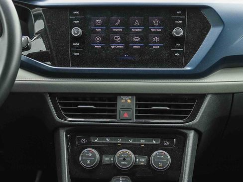 Used 2024 Volkswagen Taos SE FWD image 13