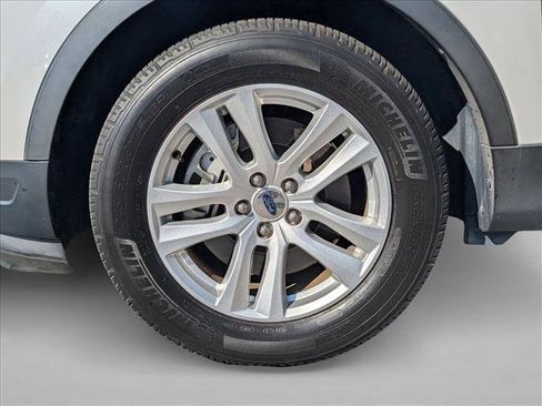 Used 2018 Ford Explorer XLT w/ Equipment Group 202A image 19