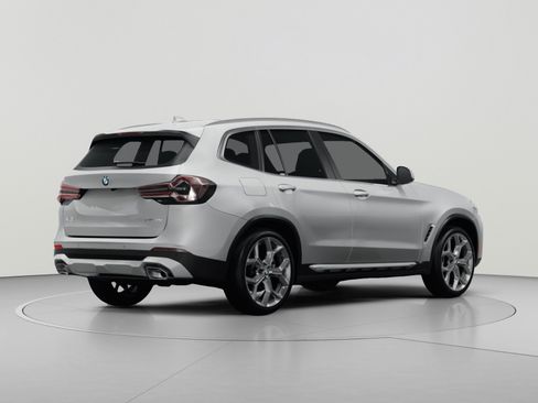 Used 2024 BMW X3 xDrive30i w/ Premium Package AWD/4WD image 3