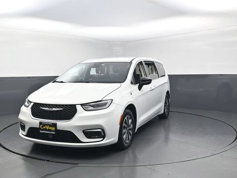 Used 2024 Chrysler Pacifica Limited FWD image 7