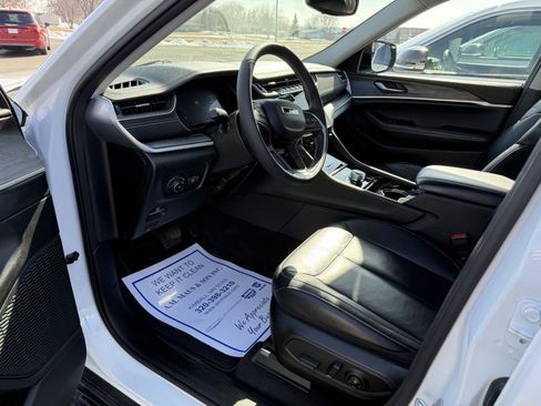 Used 2023 Jeep Grand Cherokee Limited image 10