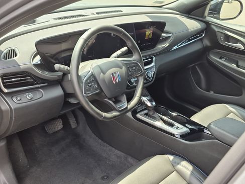 Certified 2024 Buick Envista Sport Touring w/ Convenience I Package FWD image 9