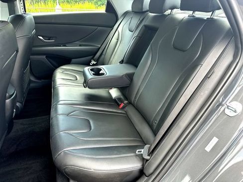 Used 2025 Hyundai Elantra Limited FWD image 18
