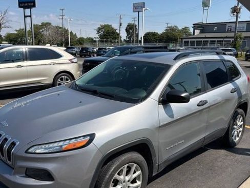 Used 2016 Jeep Cherokee Sport w/ Cold Weather Group FWD image 1