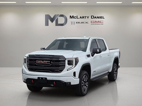 Used 2025 GMC Sierra 1500 AT4 w/ AT4 Premium Package AWD/4WD image 2