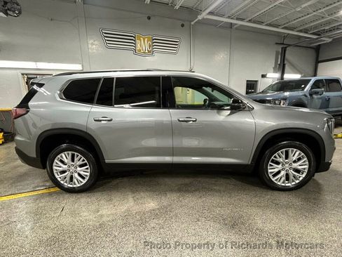 Used 2025 GMC Acadia Elevation w/ Elevation Premium Package image 2