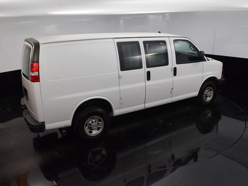 Used 2022 Chevrolet Express 2500 w/ Driver Convenience Package image 28