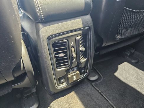 Used 2021 Jeep Grand Cherokee Overland AWD/4WD image 31