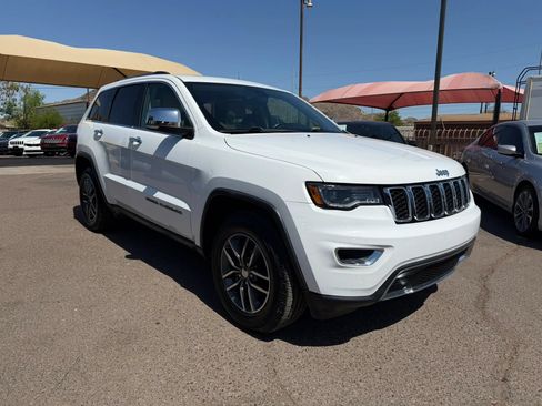 Used 2017 Jeep Grand Cherokee Limited w/ Luxury Group II RWD image 3