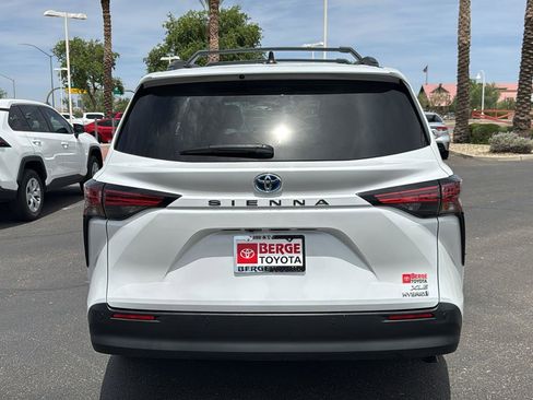 Used 2022 Toyota Sienna XLE FWD image 7