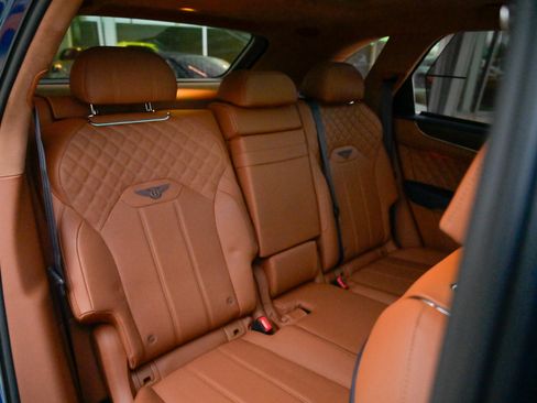 Used 2023 Bentley Bentayga image 51
