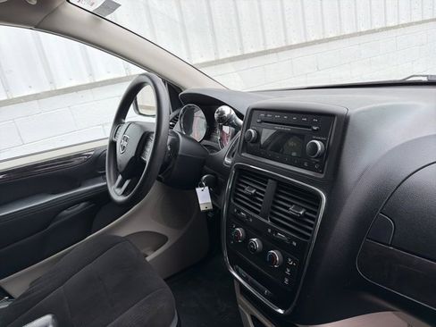 Used 2012 Dodge Grand Caravan SE image 29
