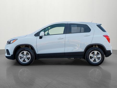 Used 2022 Chevrolet Trax LS w/ Tint and Cruise Package image 4