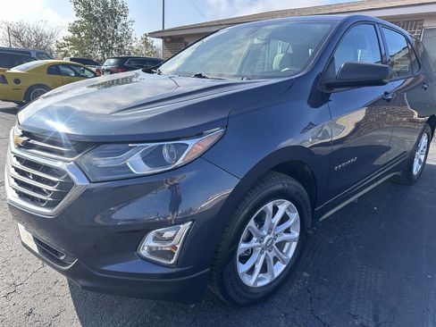 Used 2018 Chevrolet Equinox LS image 3