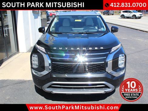 Used 2025 Mitsubishi Outlander AWD image 4