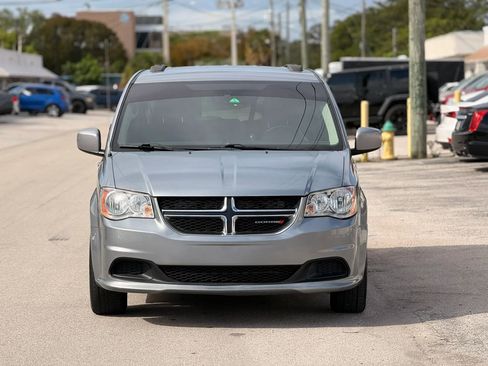 Used 2016 Dodge Grand Caravan SXT w/ UConnect Hands-Free Group image 2