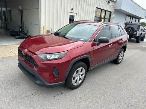 Used 2019 Toyota RAV4 LE FWD image 13
