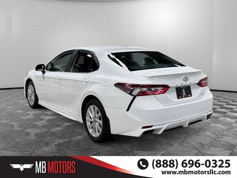 Used 2024 Toyota Camry SE FWD image 7