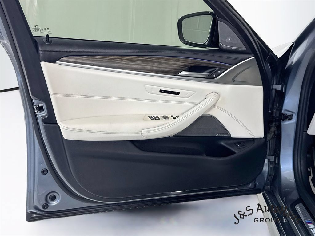 Used 2022 BMW M550i xDrive w/ Executive Package AWD/4WD image 23