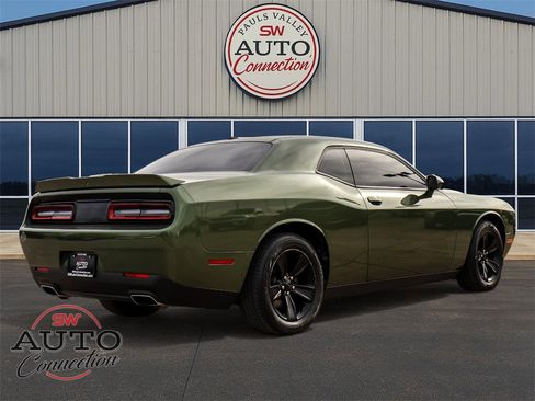 Used 2019 Dodge Challenger SXT image 7