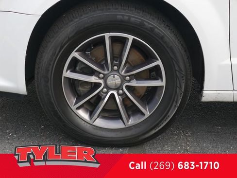 Used 2017 Dodge Grand Caravan SXT FWD image 45