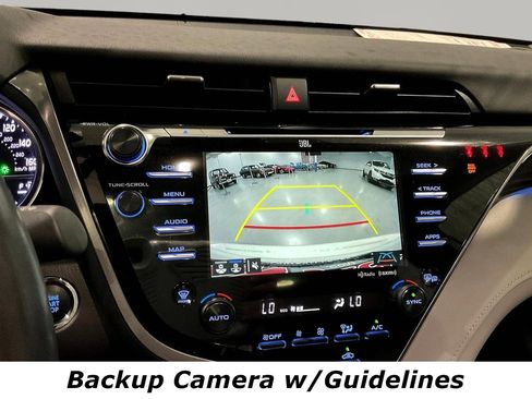 Used 2020 Toyota Camry XLE FWD image 13