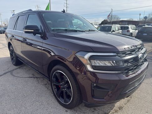 Used 2023 Ford Expedition Limited image 3