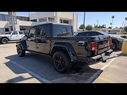 Used 2021 Jeep Gladiator Sport AWD/4WD image 3