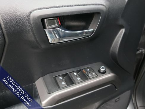 Used 2018 Toyota Tacoma TRD Sport w/ TRD Premium Sport Package RWD image 16