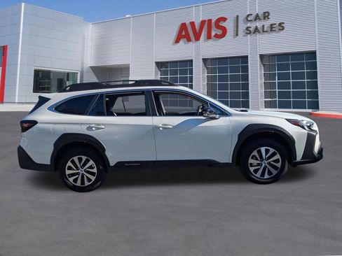 Used 2025 Subaru Outback Premium image 5