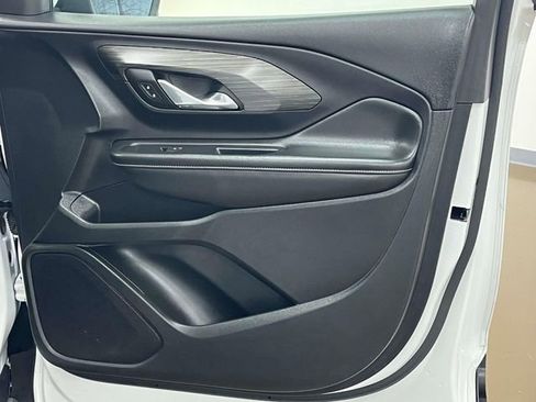 Used 2024 GMC Terrain SLE image 25