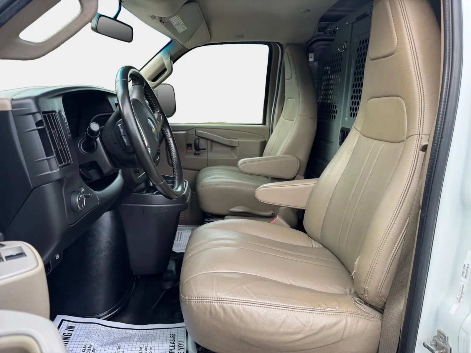 Used 2018 Chevrolet Express 2500 w/ Driver Convenience Package RWD image 9