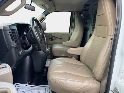 Used 2018 Chevrolet Express 2500 w/ Driver Convenience Package RWD image 9