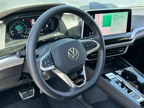 Used 2025 Volkswagen Atlas Peak Edition SE AWD/4WD image 27