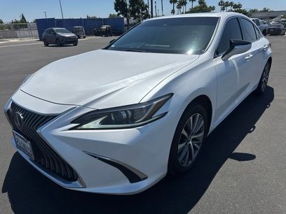 Used 2020 Lexus ES 300h w/ Accessory Package