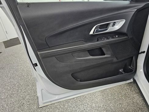 Used 2017 Chevrolet Equinox LT w/ Convenience Package image 12