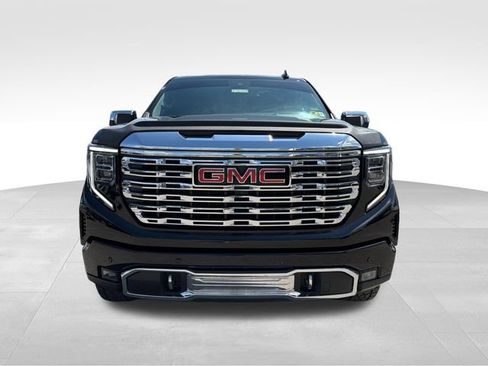 Used 2024 GMC Sierra 1500 Denali w/ Technology Package AWD/4WD image 2