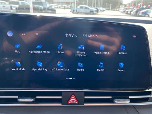 Used 2023 Hyundai Elantra SEL w/ Convenience Package image 17