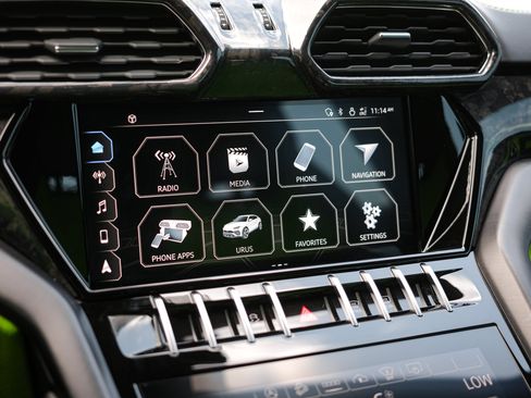 Used 2022 Lamborghini Urus AWD/4WD image 24