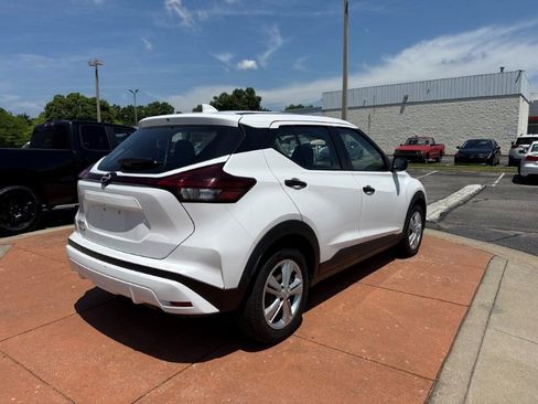 Used 2022 Nissan Kicks S FWD image 6