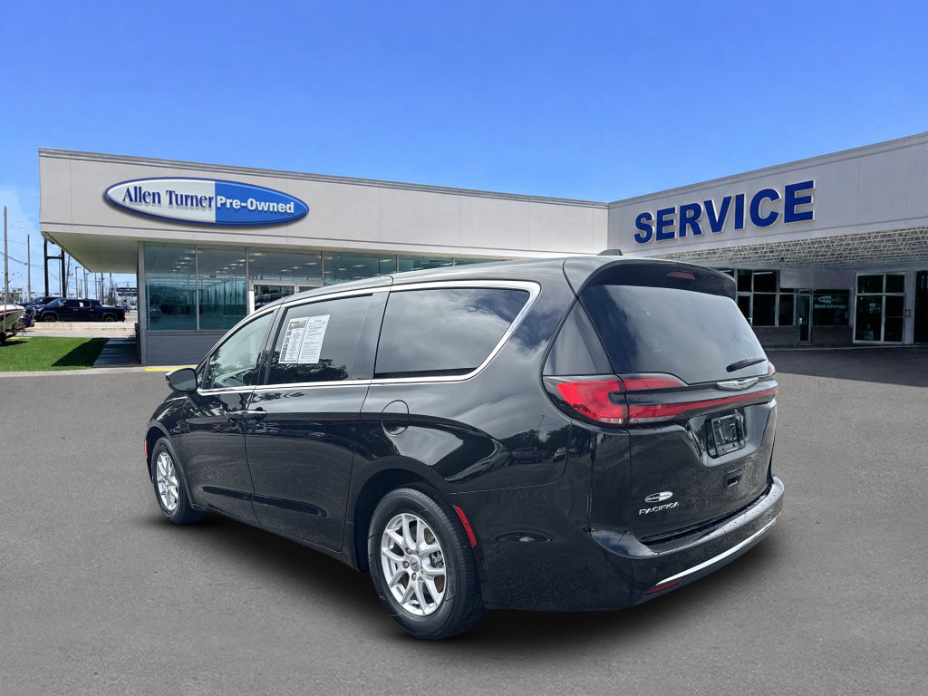 Used 2024 Chrysler Pacifica Touring-L FWD image 6