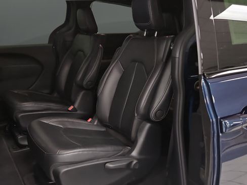 Used 2022 Chrysler Pacifica Touring-L w/ S Appearance Package FWD image 24