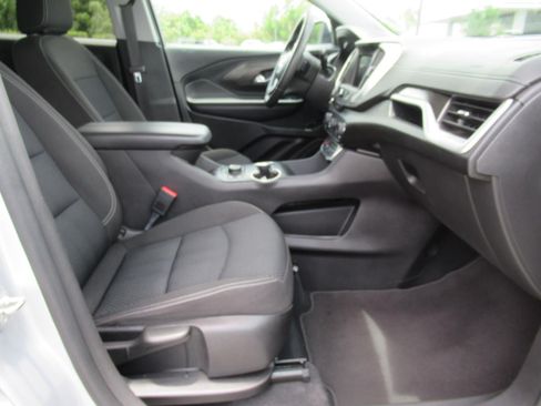 Used 2022 GMC Terrain SLE w/ Driver Convenience Package FWD image 10