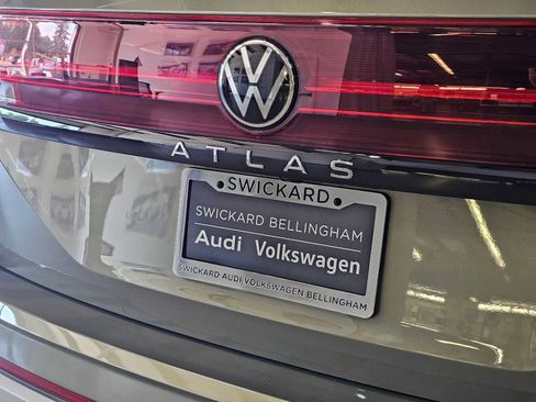 Used 2026 Volkswagen Atlas Peak Edition AWD/4WD image 14