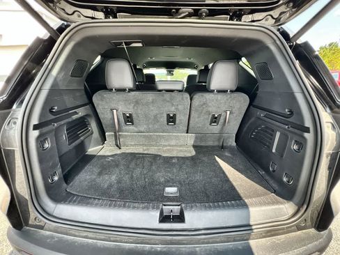 Used 2025 Chevrolet Traverse LT image 25