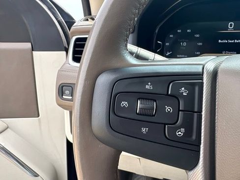 Used 2023 GMC Yukon XL Denali AWD/4WD image 16