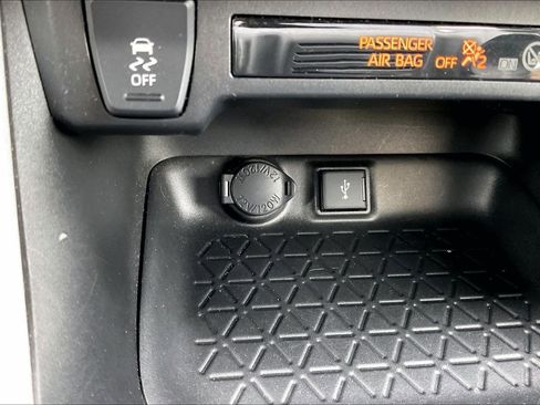 Used 2022 Toyota RAV4 XLE image 16