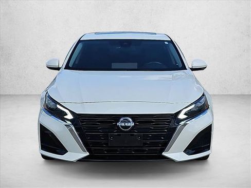 Used 2023 Nissan Altima 2.5 SL FWD image 2