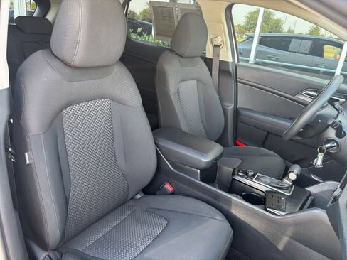 Used 2025 Kia Sportage LX AWD/4WD image 34